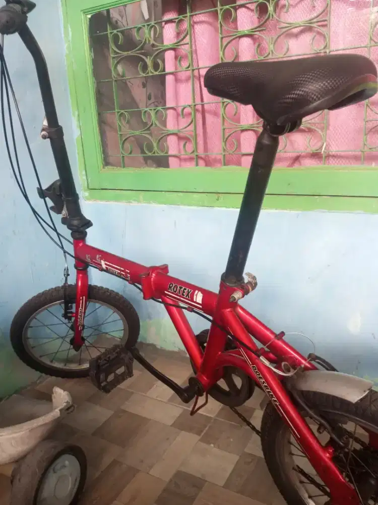 Sepeda lipat warna merah man luar baru