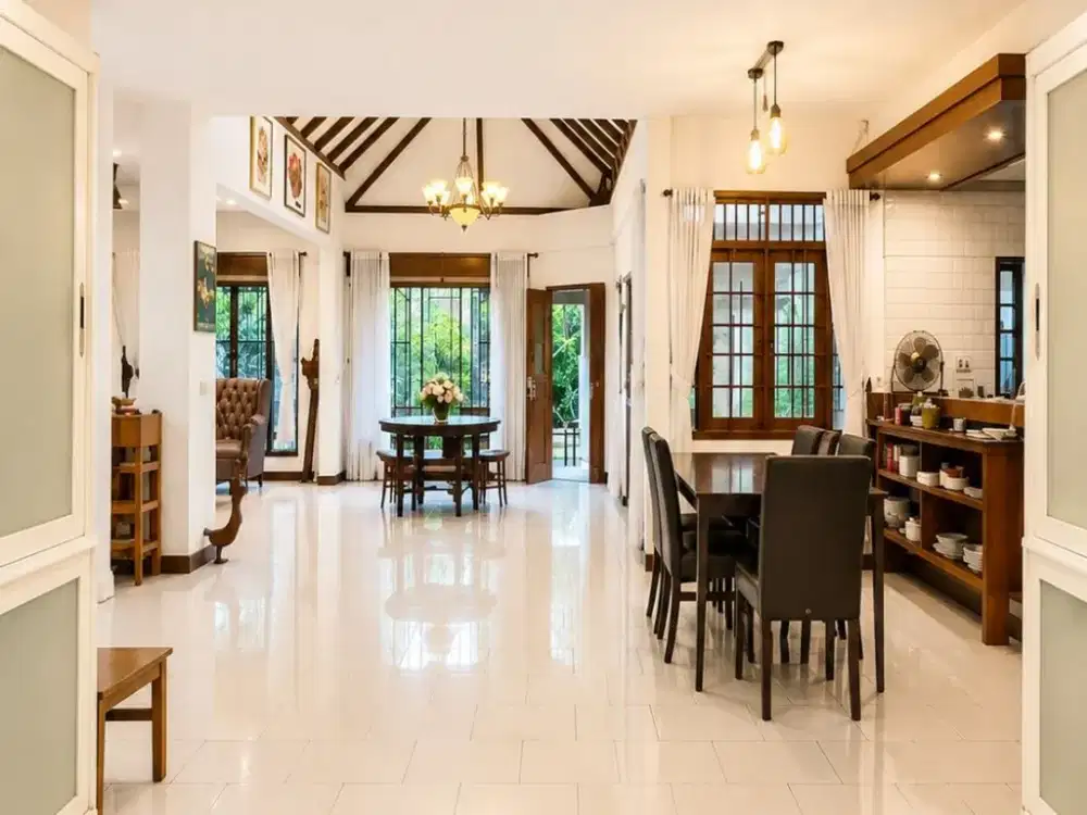 Hot sale rumah cantik tradisional lokasi strategis di Jakarta selatan 18125 ND