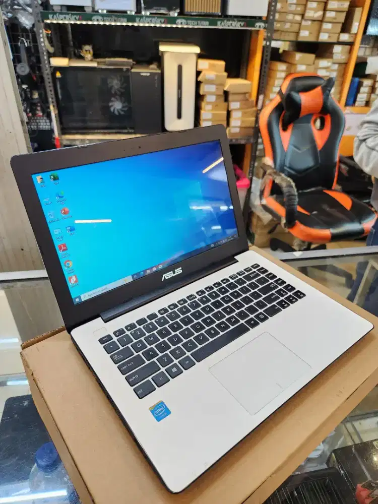 Asus X443M ram 4 GB ssd 128 GB body fisik muluss