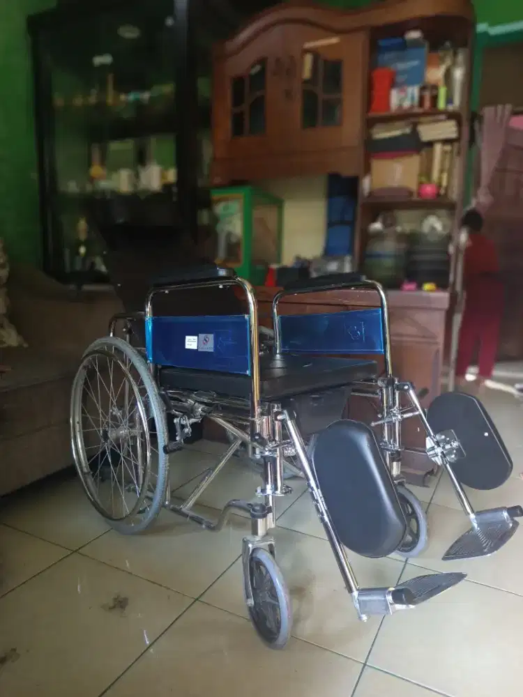 Dijual Kursi Roda Commode/BAB + Sandaran Reclining