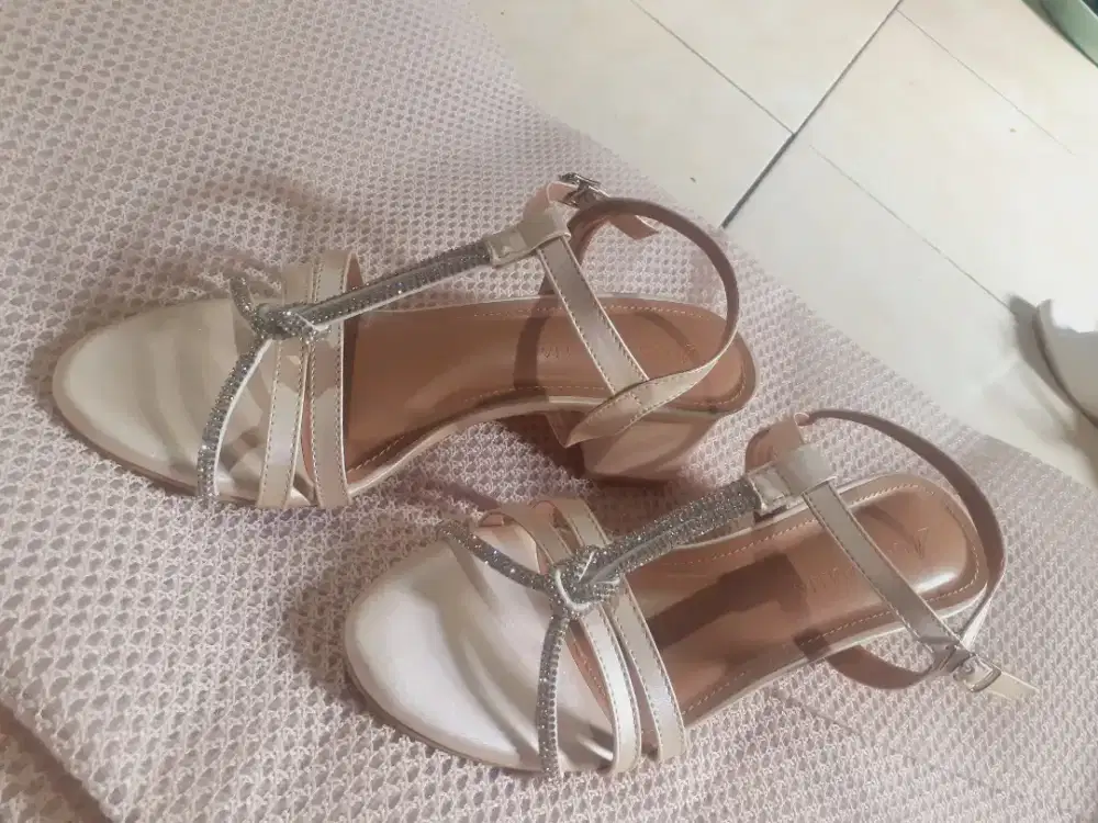 sendal heels wanita