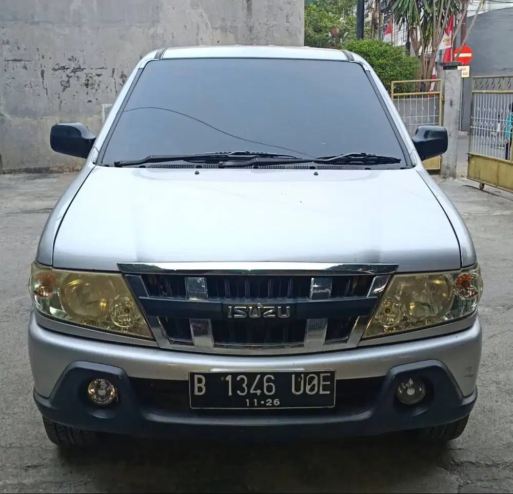 Isuzu Panther LV 2011 – KM Rendah – Siap Jalan