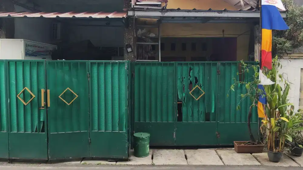 Rumah strategis dekat dengan mall, halte, dan stasiun