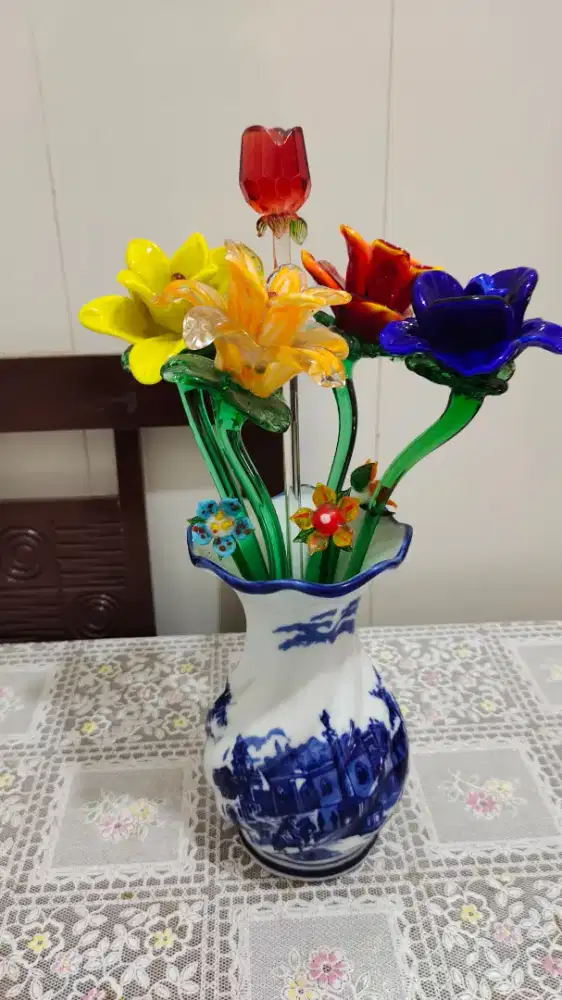 Dijual pot keramik dgn 5 kembang kaca uk besar dan 3 kembang kaca