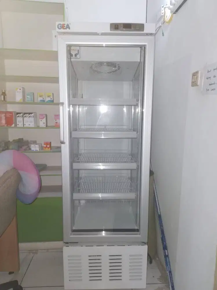 lemari pendingin/showcase cooler GEA model EXPO-280PH