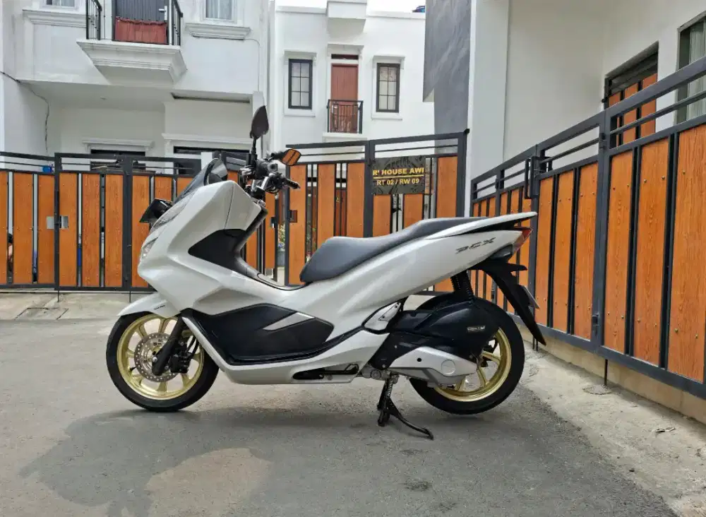 Honda PCX 150 CBS ISS Keyless MULUSSS Pajak Panjang