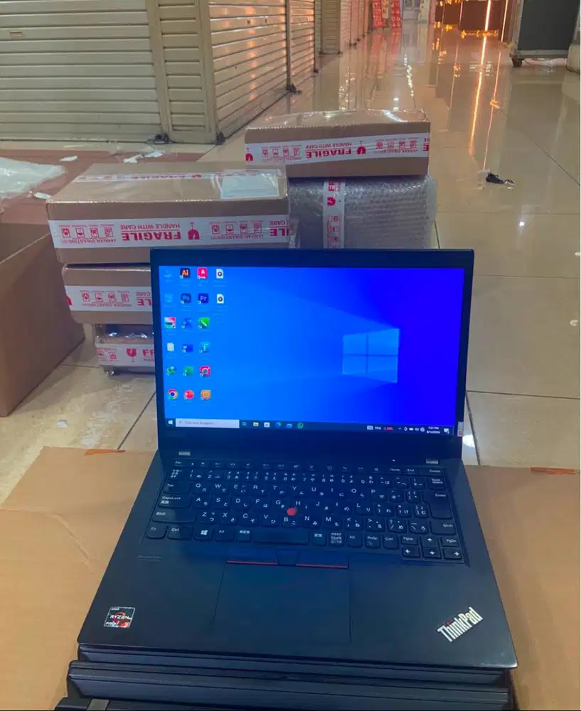 LENOVO X13  RYZEN 5-4650  RAM 32 GB  SSD 256 GB  LAYAR 13.3 INCH *ET
