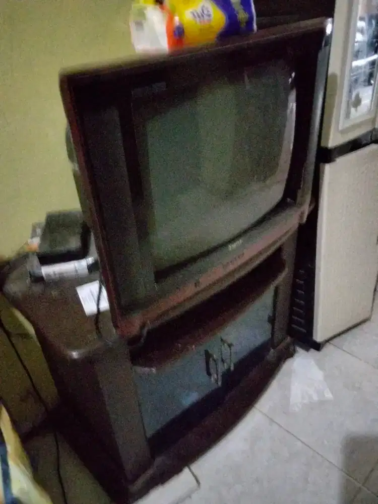 Di jual Elektronik kulkas dan tv 14