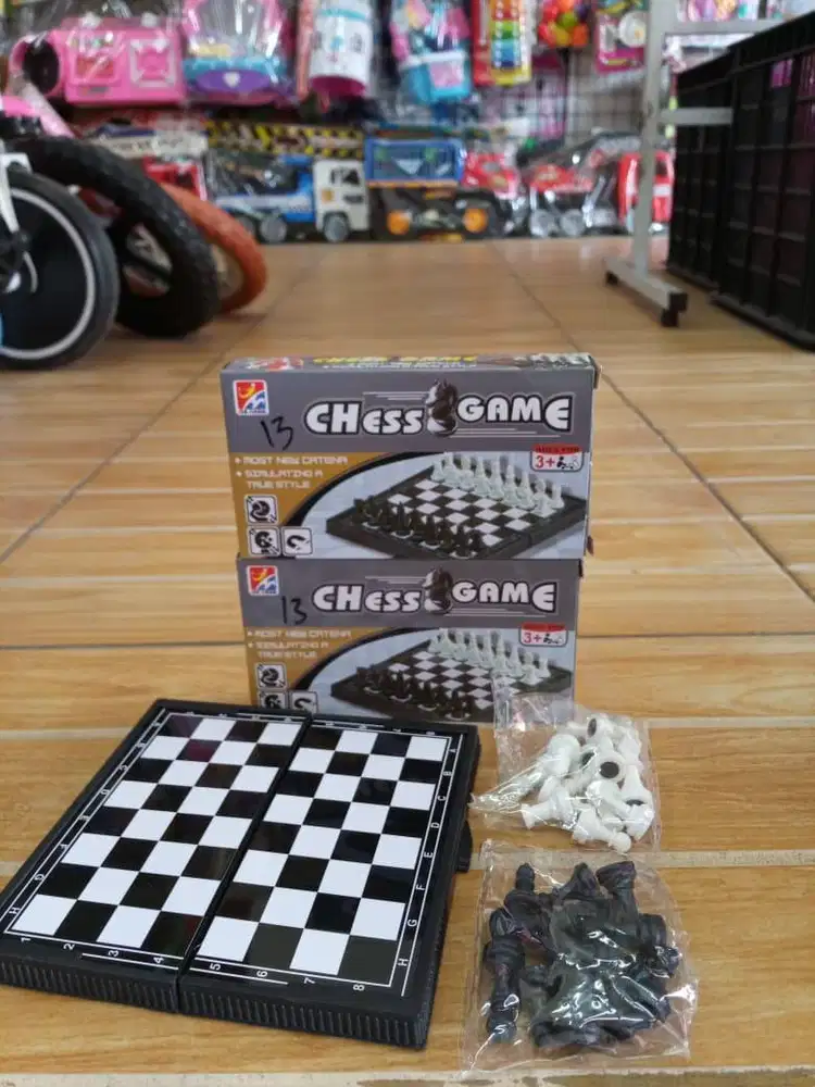 mainan anak catur mini magnet