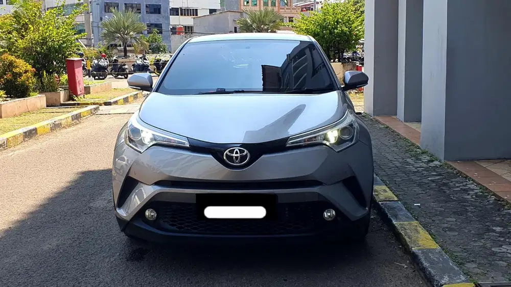 Km 48rb toyota chr bensin non hybrid 2018 silver matic