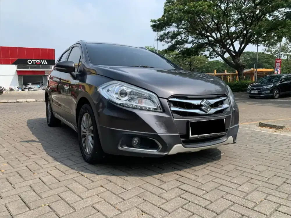 LOW KM SERVICE RESMI!! SUZUKI SX4 SCROSS AT MATIC 2017