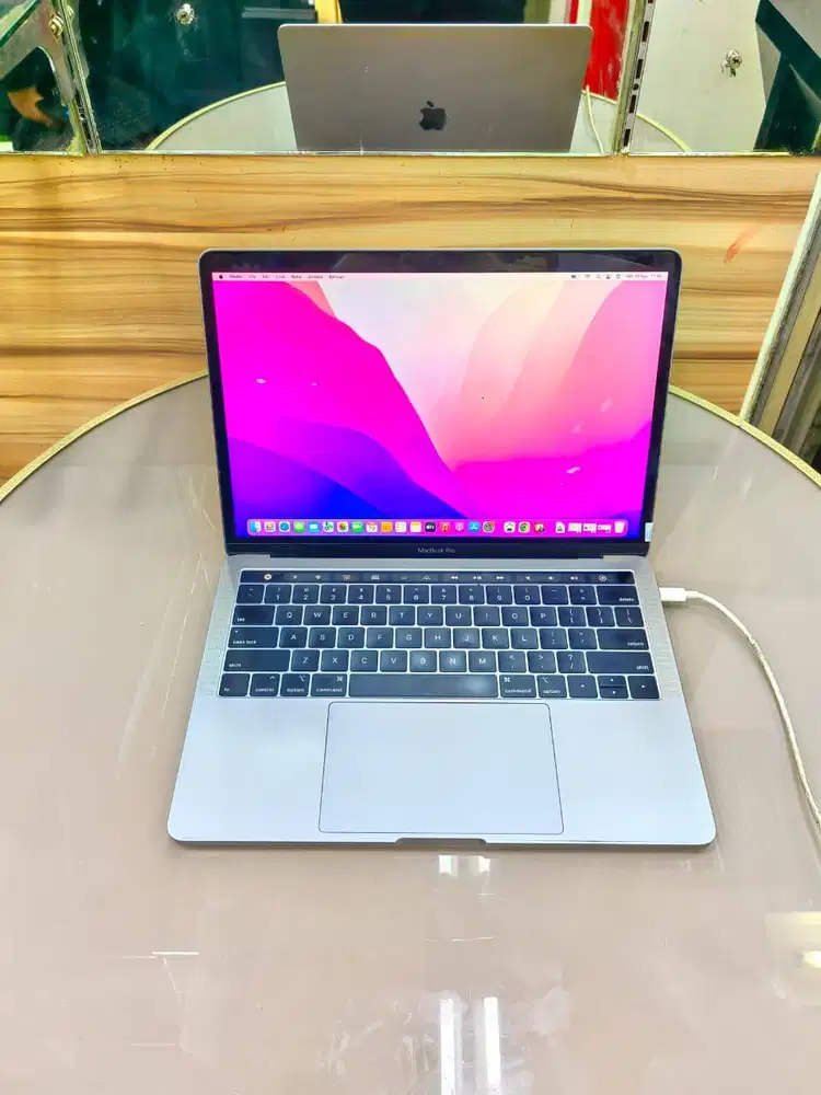 MACBOOK PRO 2019 touchbar proc i5 RAM 16GB SSD 256GB *DC