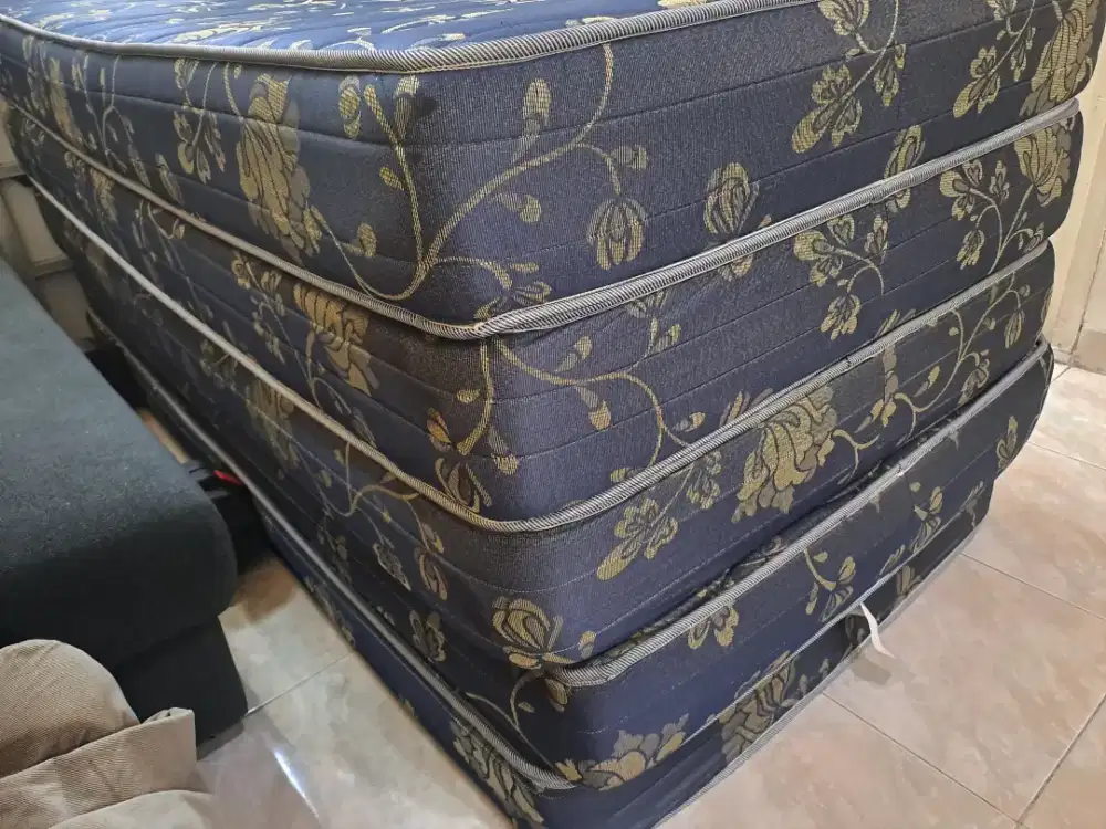 Kasur 100x200 busa masih tebal bagus seperti baru