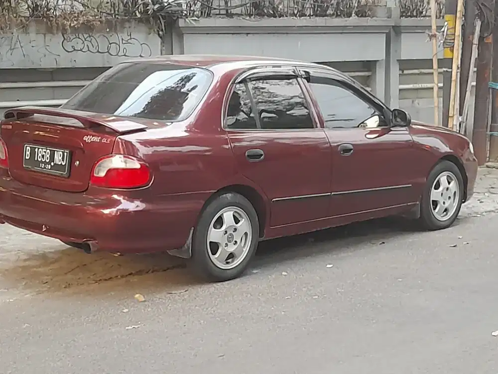 Hyundai Accent 2000 Bensin Mulus Terawat body Full Kaleng