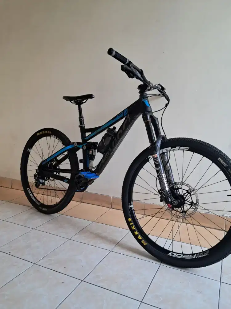 Sepeda MTB Devinci Troy