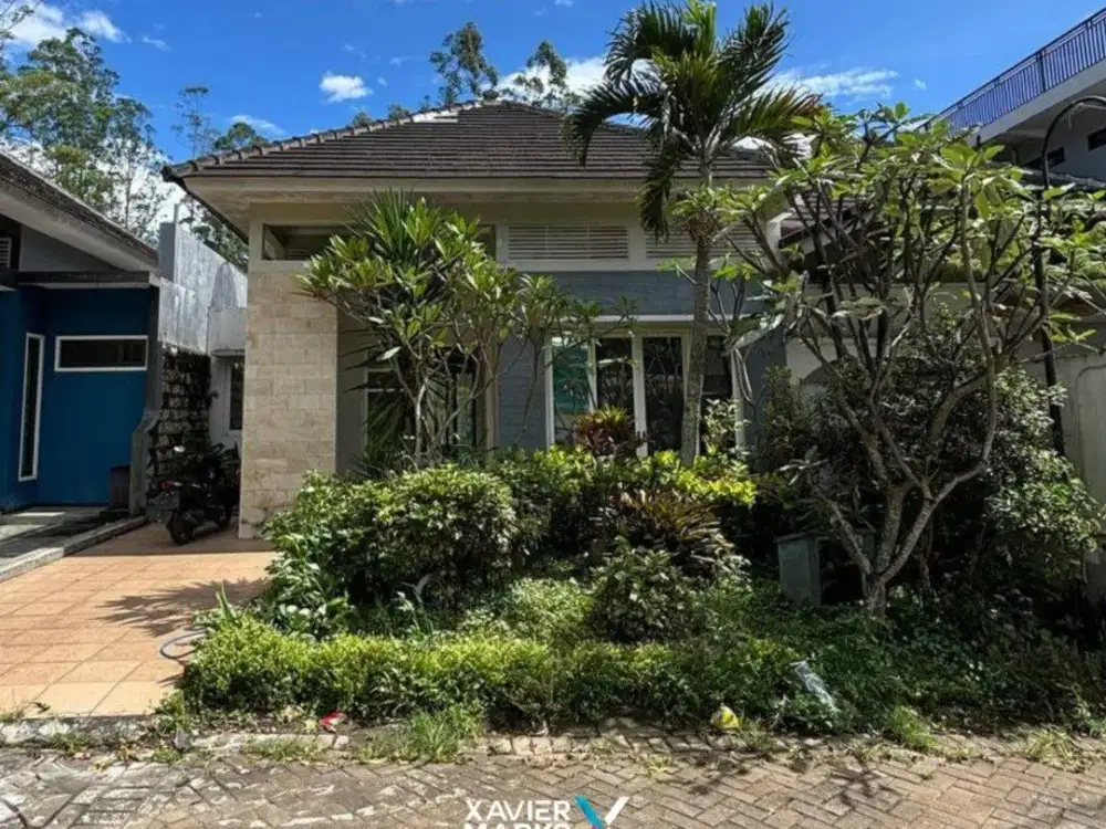 DIJUAL Villa Terawat Full Furnish 2Lt Dg Teras Belakang View Gunung Siap Huni Keamanan 24 Jam Udara Sejuk Dekat Alun-alun dan Wisata di Kusuma Pinus