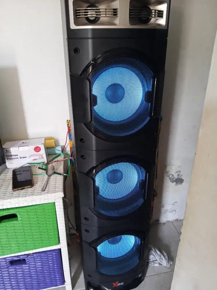 Jual Polytron X BR seri terbaru . Pemakian 1bln jyal rugi krna kebes