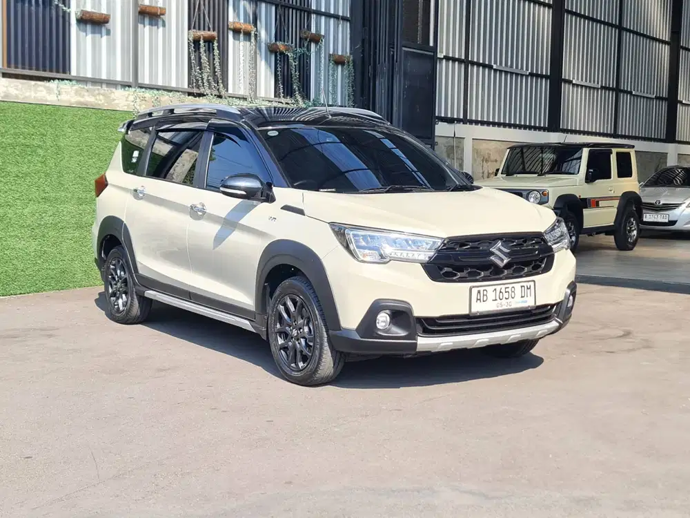 XL7 Alpha Two tone 2024 Hybrid matic