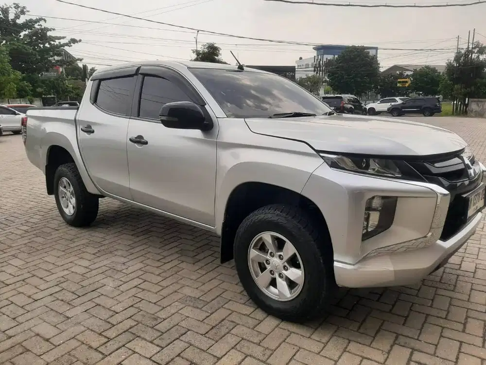 Triton 2.4L DC GLS 4X4 M/T Tahun 2023