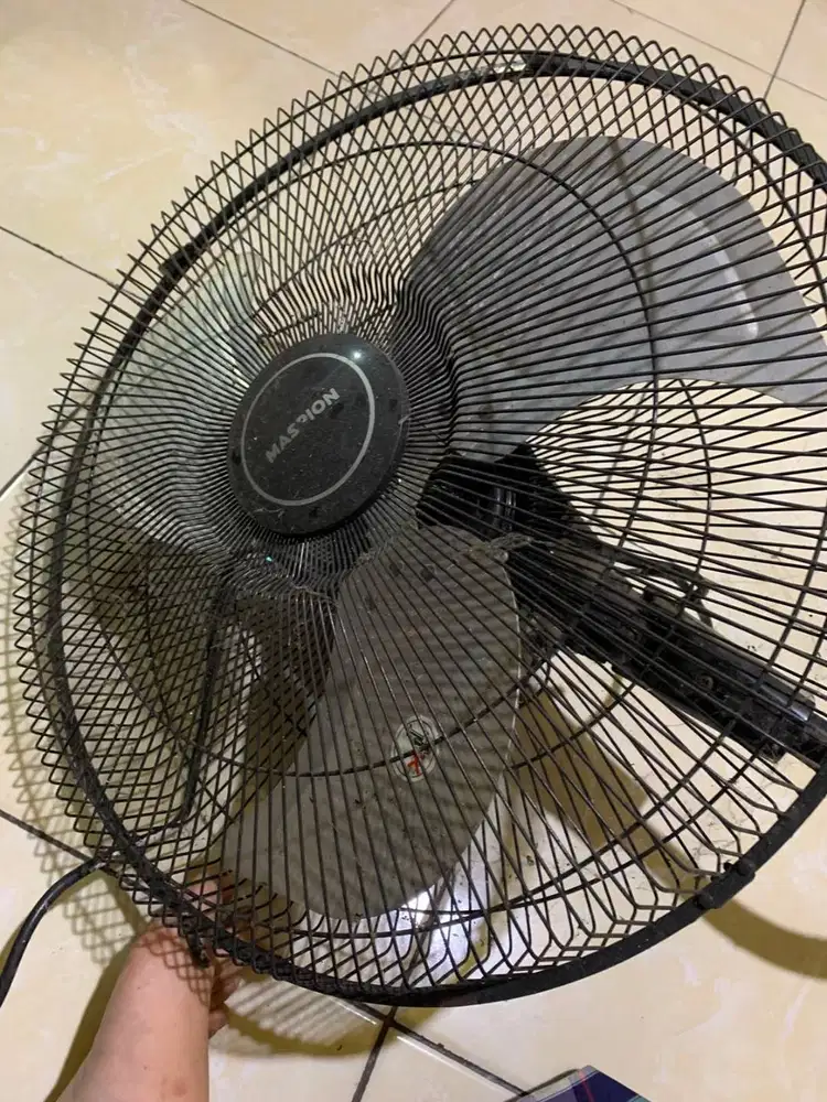 kipas angin maspion 220v 50hz daya 70w ukuran 450mm model pw 445w