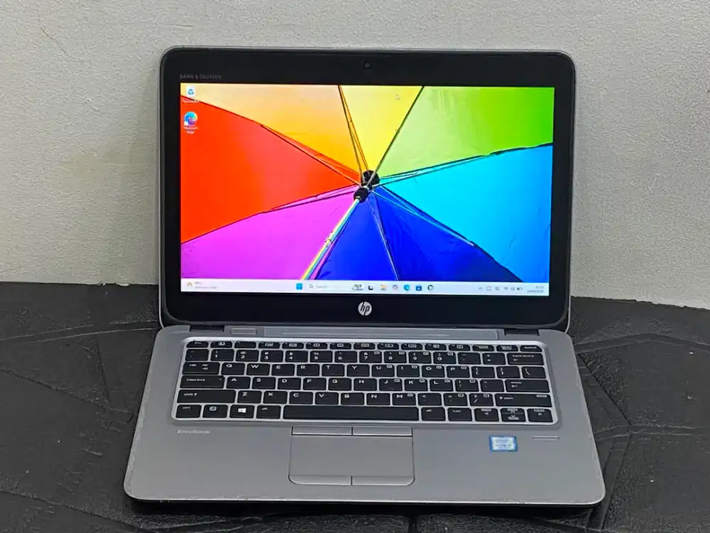Laptop HP Elitebook 820 G4 prosesor Intel Core i3-7100U