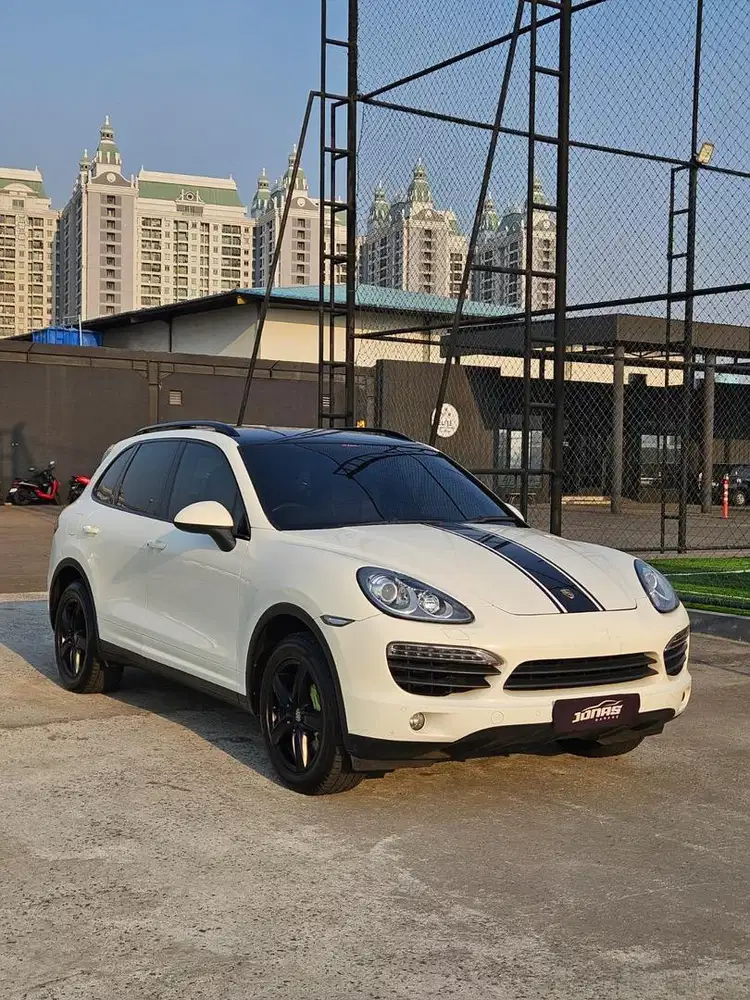 PORSCHE CAYENNE 2012 PUTIH
