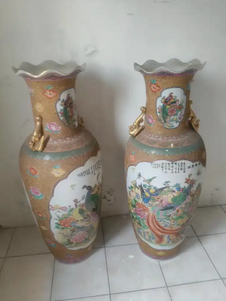 Sepasang Guci dijual
