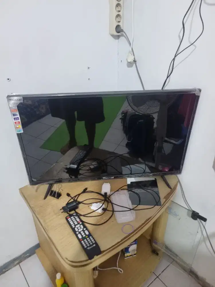 TV smart 32 inck Takasi second + Antena