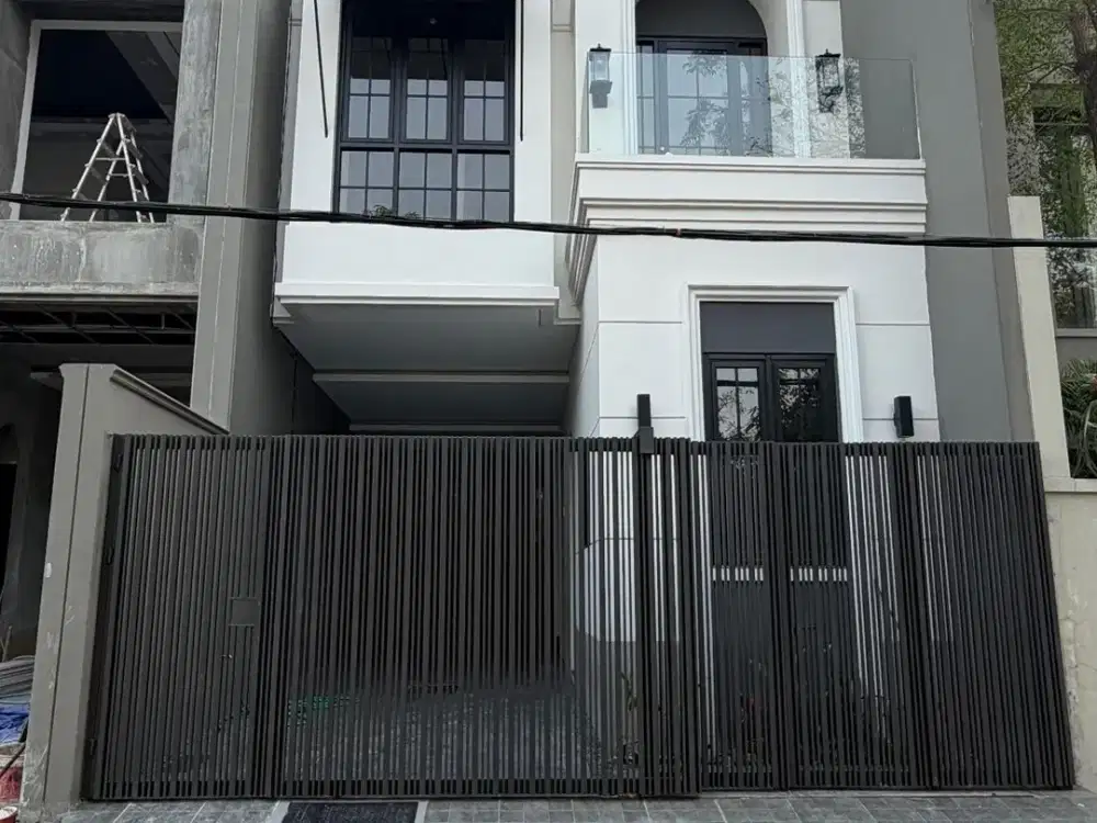 Rumah Manyar Indah Baru Gress American Style, One Gate System, Lokasi Strategis