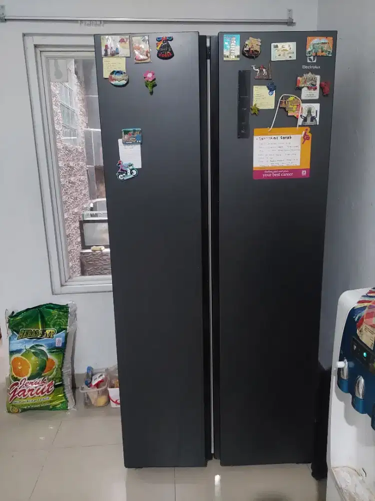 Kulkas side by side Electrolux premium- bodi mulus