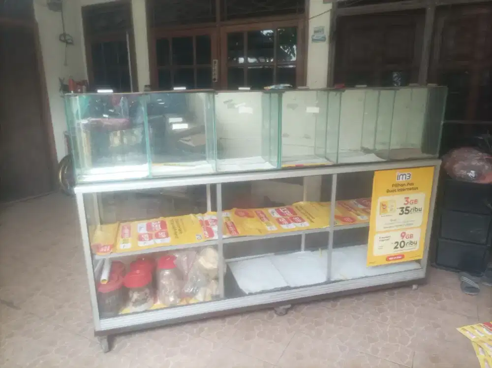 Etalase bekas warung