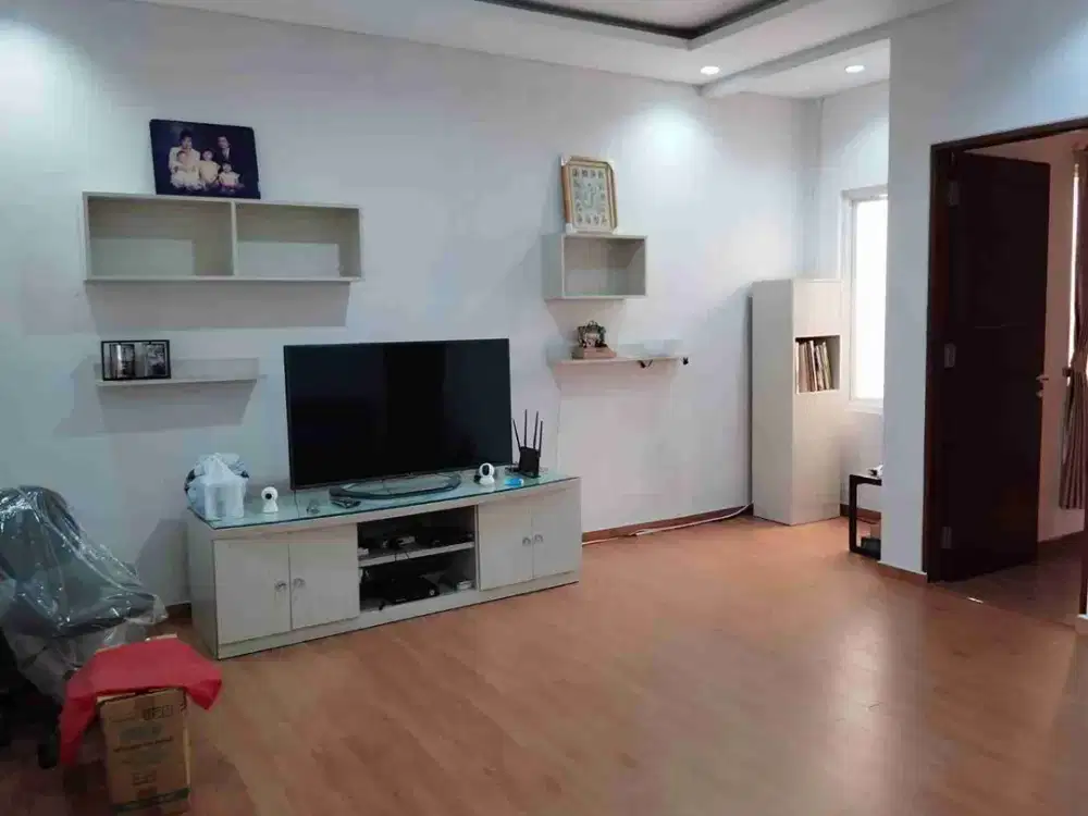 Dijual Rumah 2 1/4 lantai di Citra 3 Boulevard, Kalideres, Jakarta Barat.