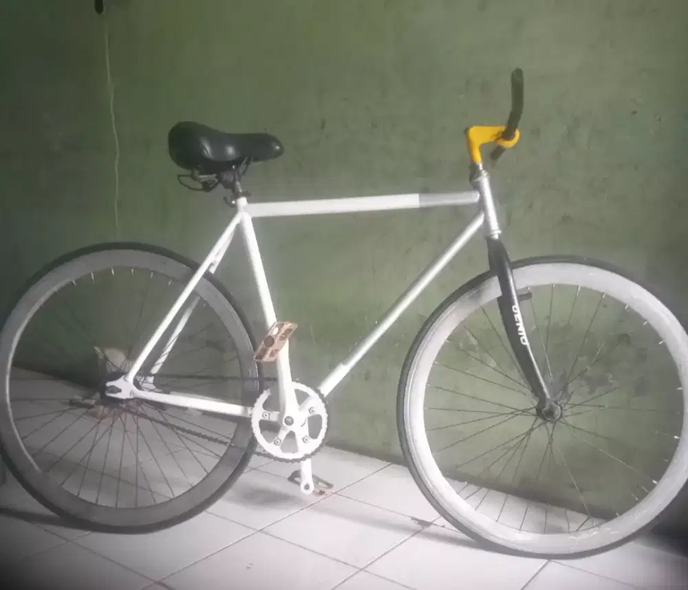 Sepeda fixie UK 700