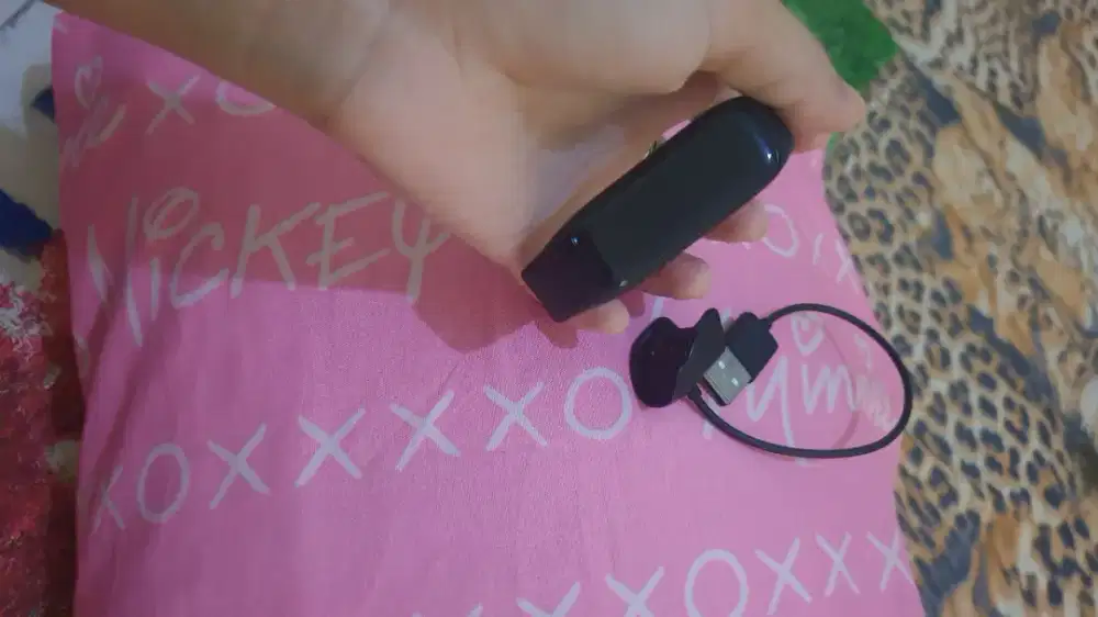 Jam TANGAN/SMART BAND SAMSUNG RESMI ORI GALAXY FIT 2 LENGKAP KOTAK ADA