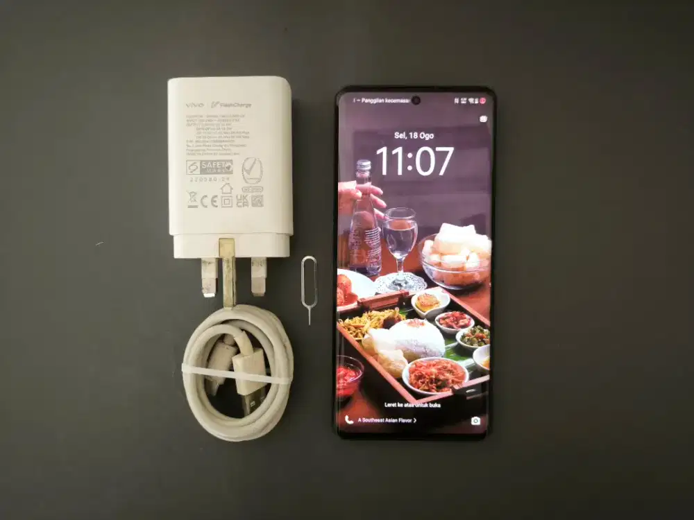 Vivo V30 5G 12/512 - Warna Black, Ex Garansi Resmi