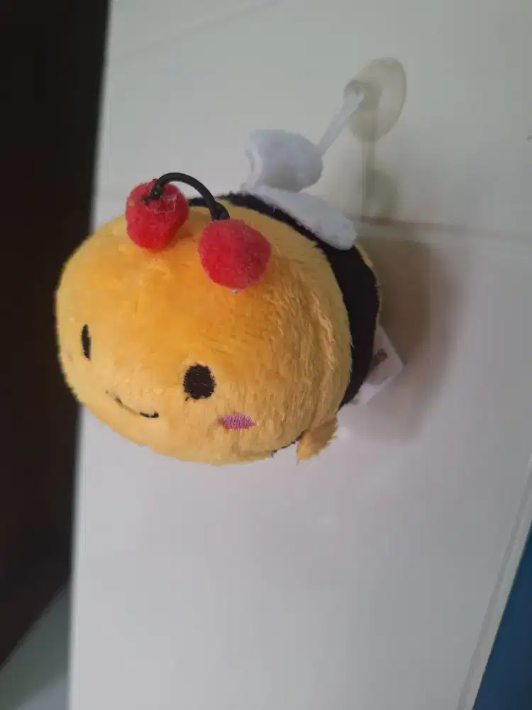Boneka gantung lebah