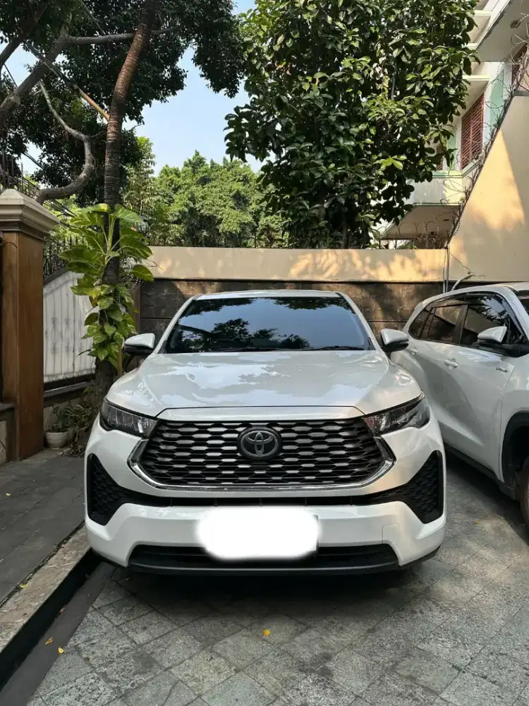 Innova zenix tangan pertama low km