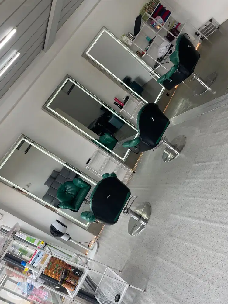 Asisten sebagai pegawai salon
