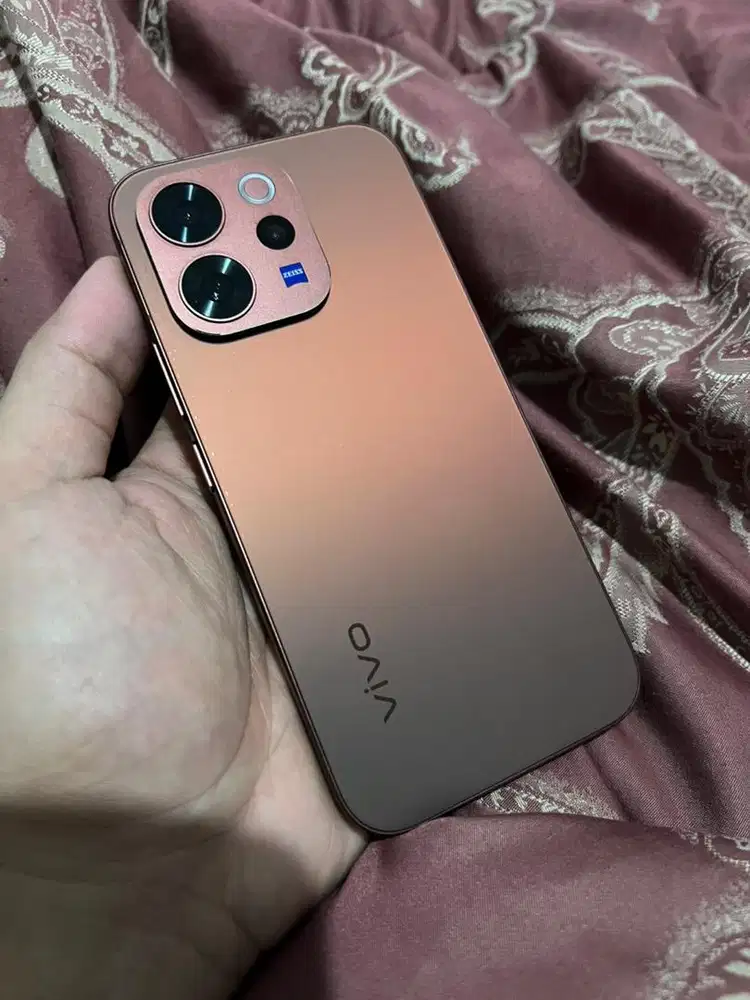 Vivo V70 5G 12/256 istimewa