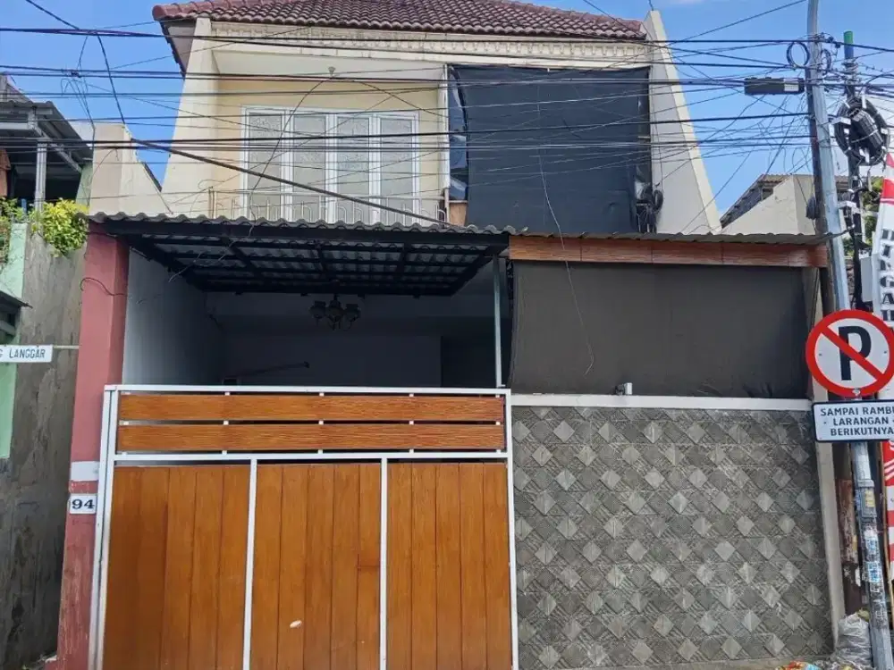 Rumah Pusat kota Strategis   Jl Juwingan Surabaya  (Area Pucang Anom Timur) Strategis bisa untuk usaha  Row jalan 3 mobil