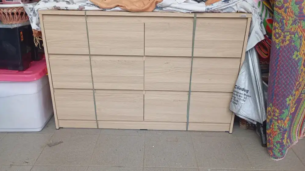 Dijual Rak Pakaian bekas merk Informa