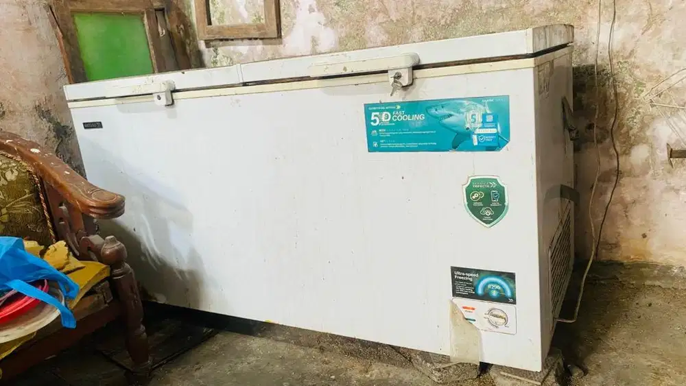 Freezer dua pintu