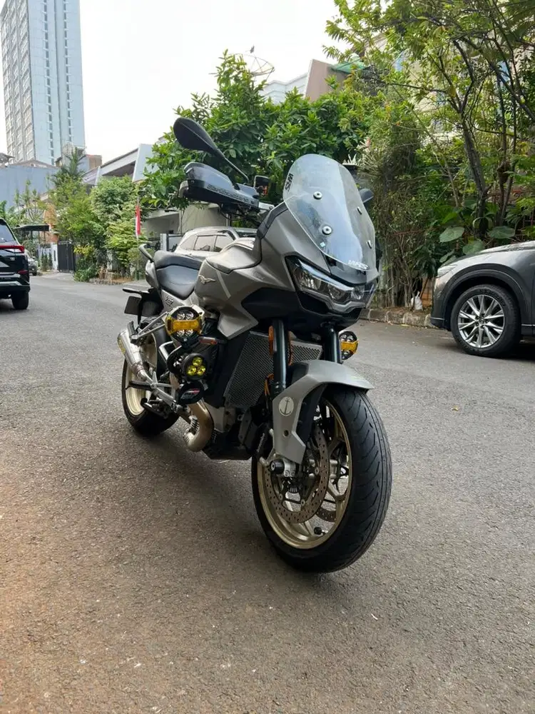 Moto guzzi v100 2023 modif 60jt