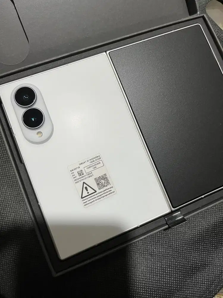 SAMSUNG ZFOLD 8 512GB BISA TUKAR TAMBAH HP LAMA