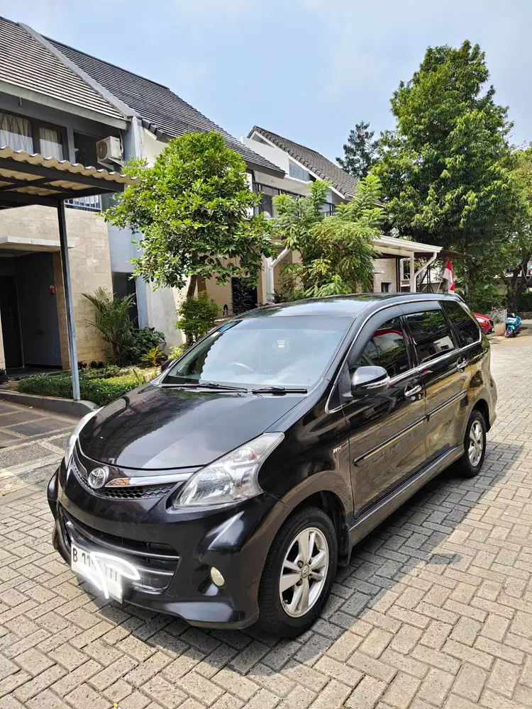 Toyota Avanza Veloz Pemakaian 2015 (Keluaran 2014)