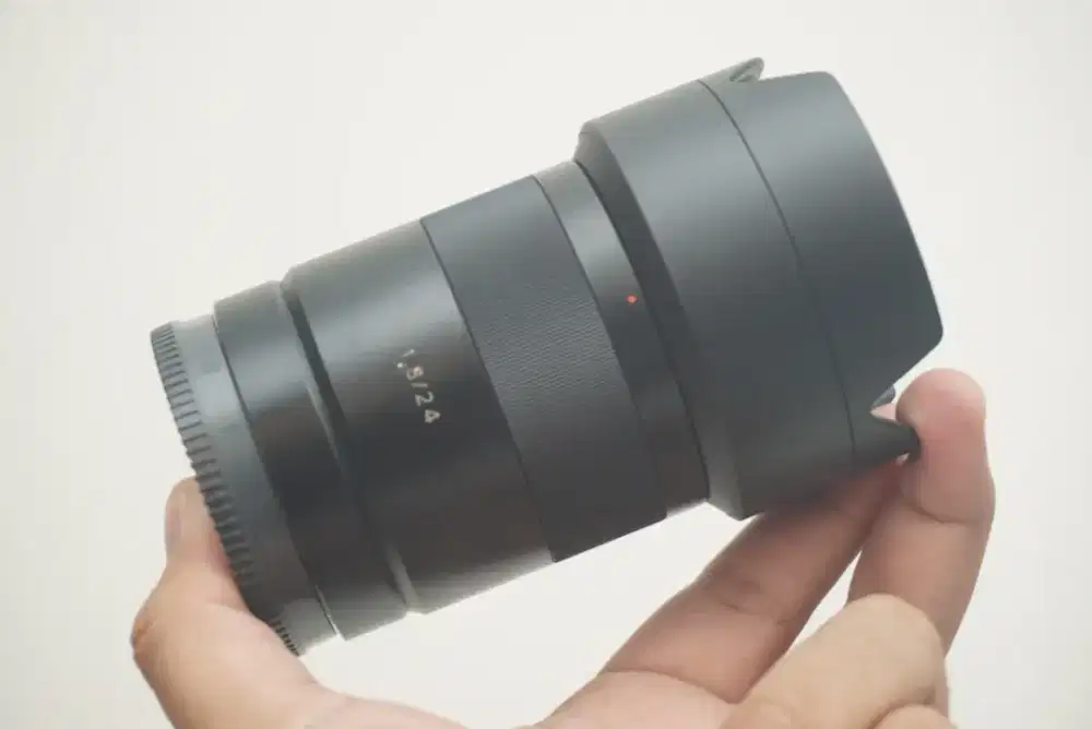 SONY ZEISS 24mm F1.8 ZA SONNAR T Lensa WIDE 24 mm F/1.8 FE FF
