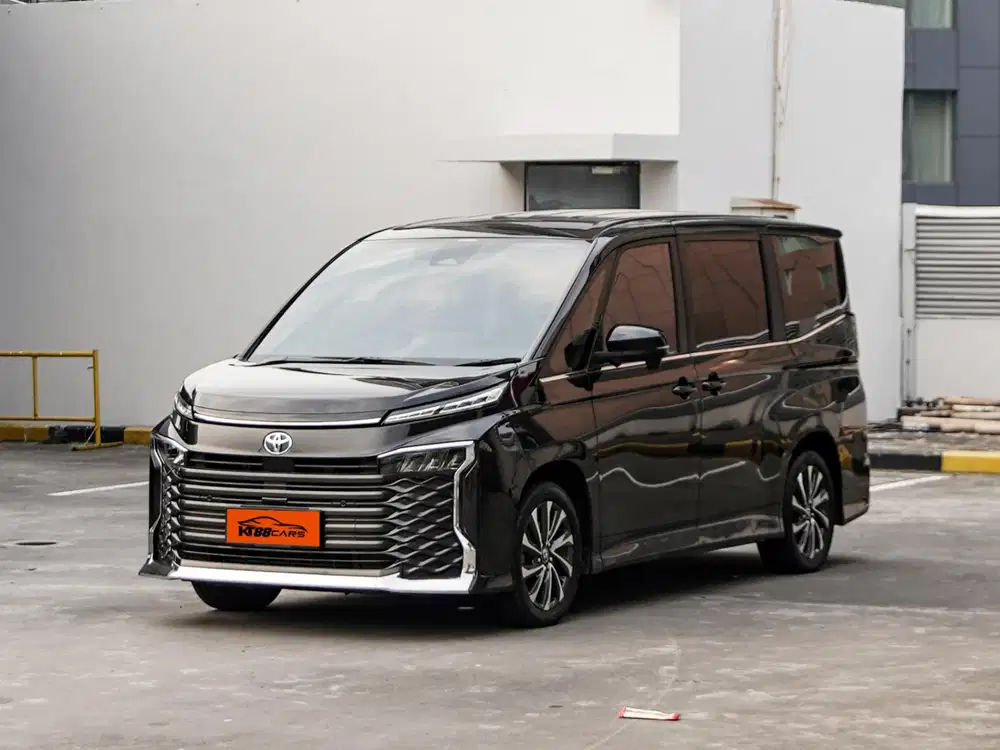 Toyota Voxy 2.0 Matic 2023 hitam ganjil