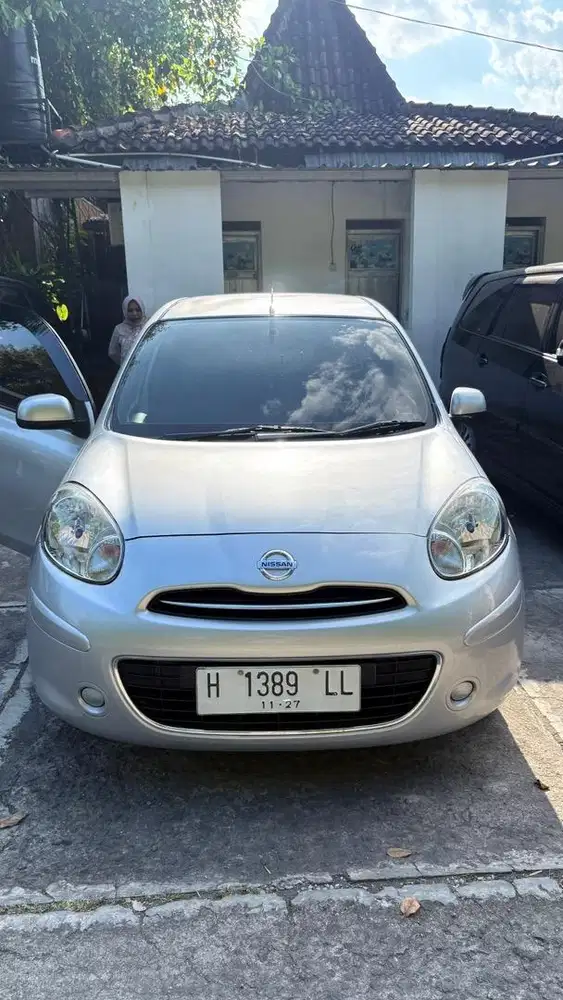 Nissan March 2012