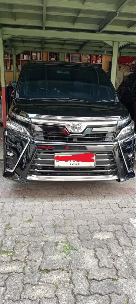 DIJUAL TOYOTA VOXY 2018