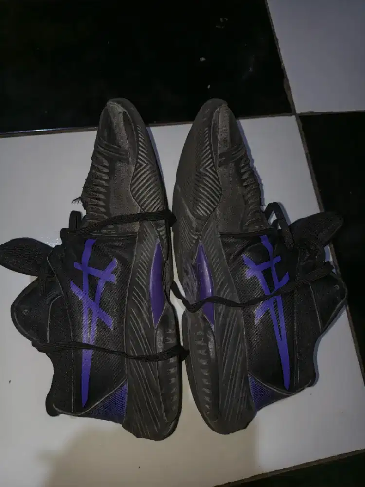 Sepatu volly asic bekas masih bagus